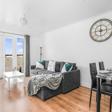 Onsitestays - Cosy 2-Bedroom Apartment With Free Parking, Wi-Fi & London Links Northfleet Exterior photo