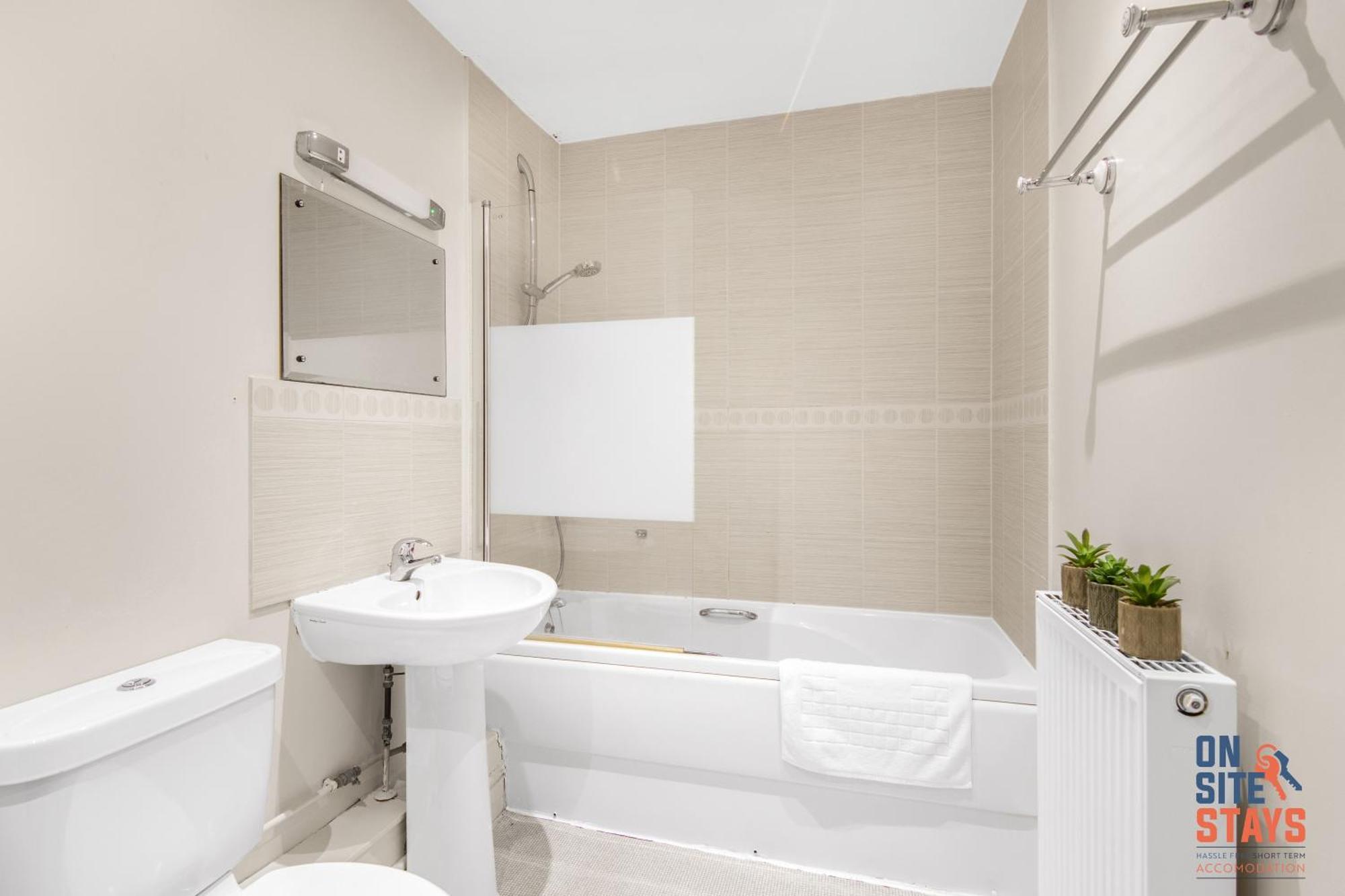 Onsitestays - Cosy 2-Bedroom Apartment With Free Parking, Wi-Fi & London Links Northfleet Exterior photo