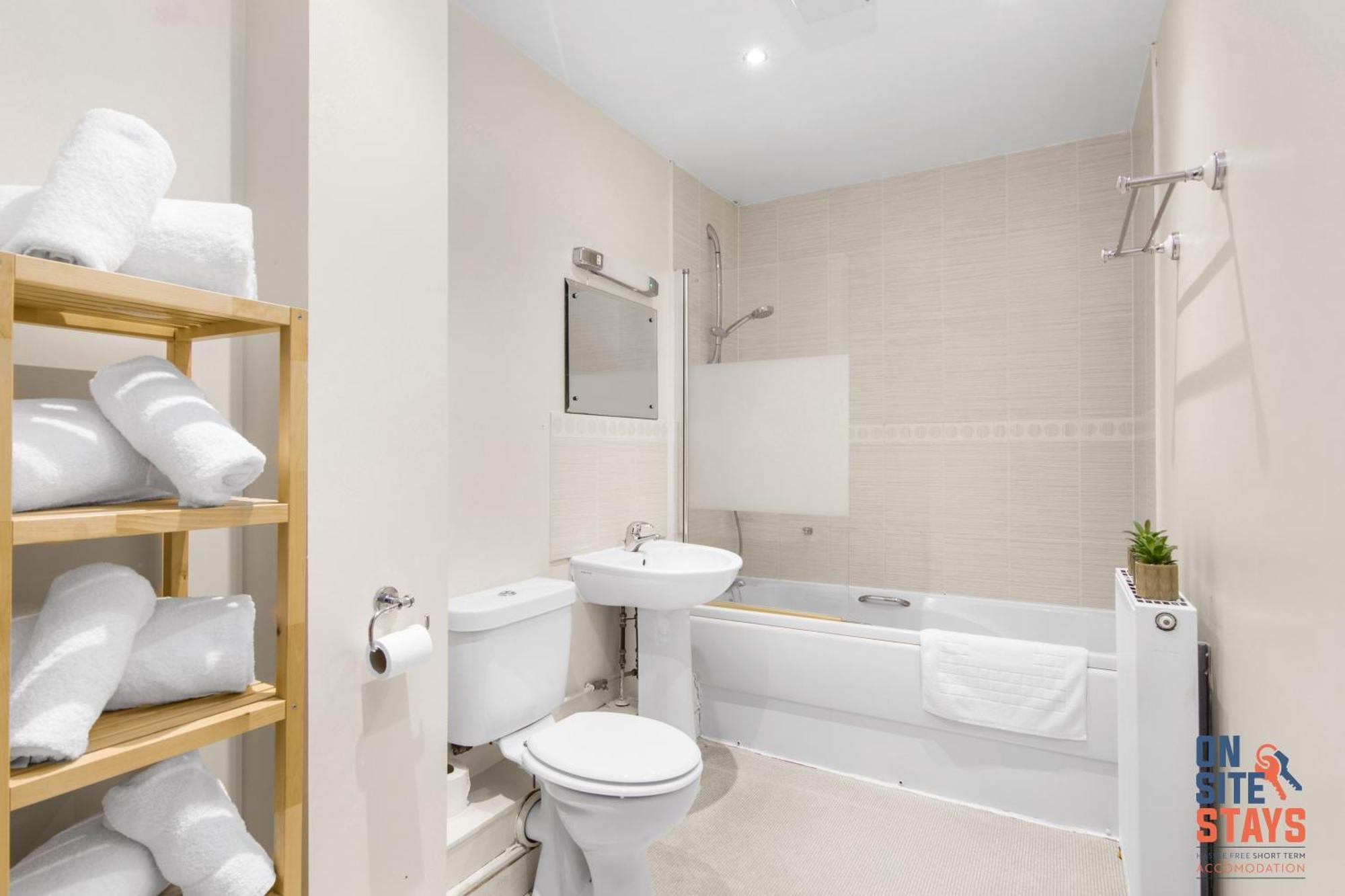 Onsitestays - Cosy 2-Bedroom Apartment With Free Parking, Wi-Fi & London Links Northfleet Exterior photo